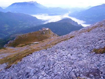 010-Watzmannhaus beim Aufstieg zum Hocheckgipfel